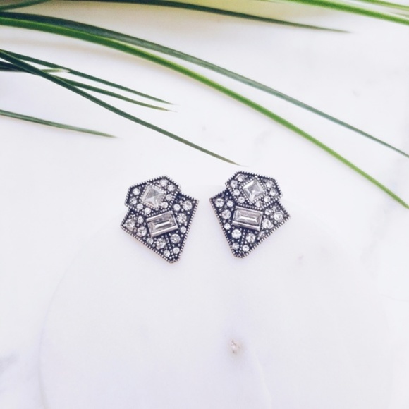 Crystal Triangle Geometrical Earrings - Picture 3 of 4